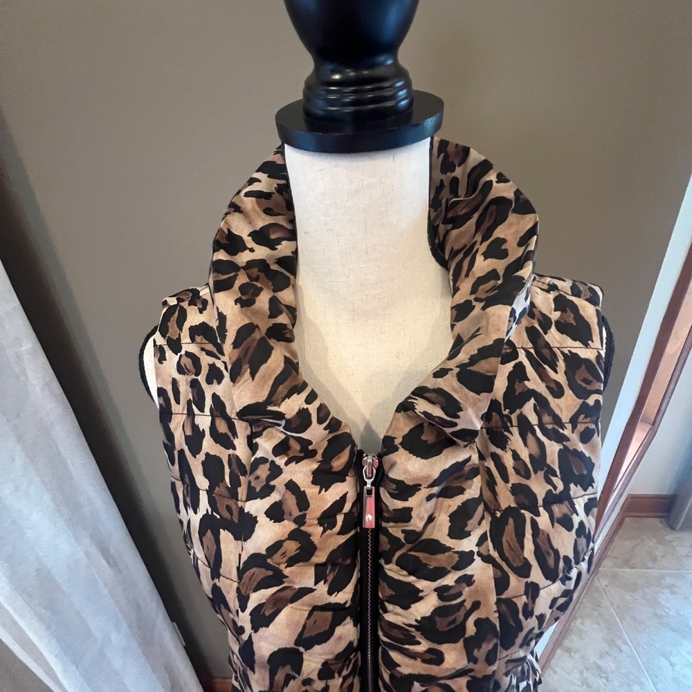 White House Black Market Animal Print puffy vest, zip up, Size Medium - Picture 2 of 13